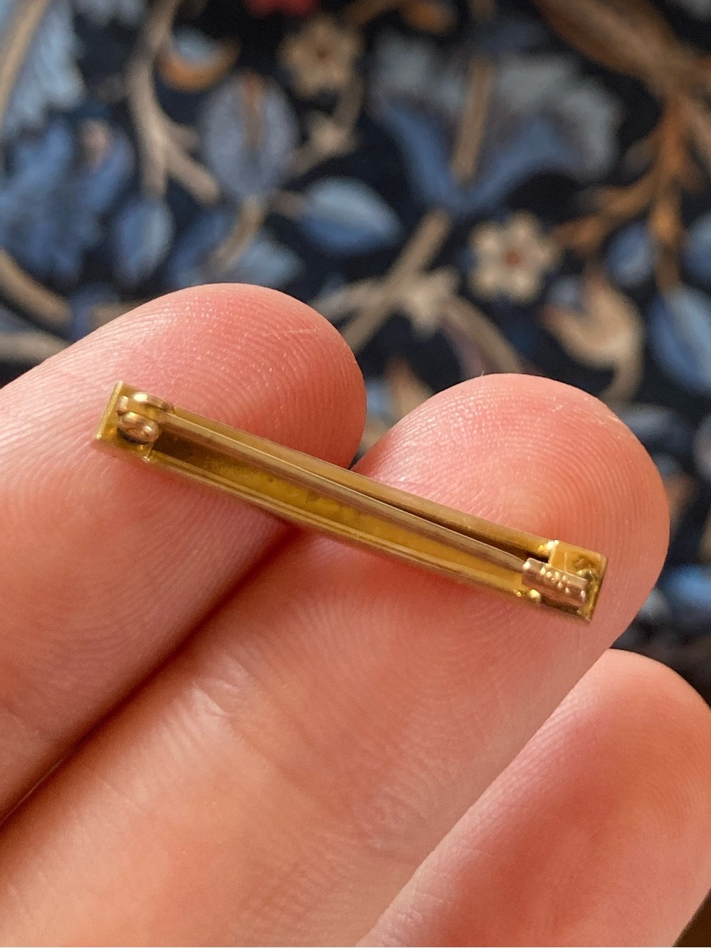 Antique Victorian 10K Gold Engraved Floral Lingerie/Lace Pin Signed Maker’s Mark - Picture 10 of 11